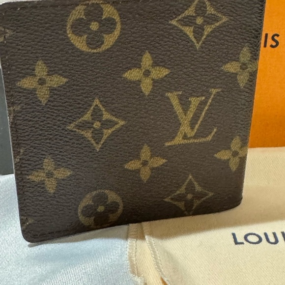 Louis Vuitton Men’s Bifold Wallet Brown Monogram Canvas Logo Accents - Picture 3 of 14